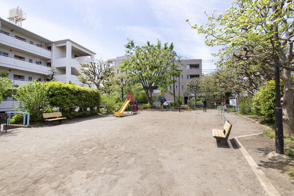 弦巻三丁目公園　現地より約100m