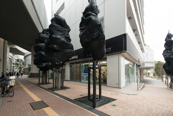 1階部分は、郵便局やクリニックなどが入っています。