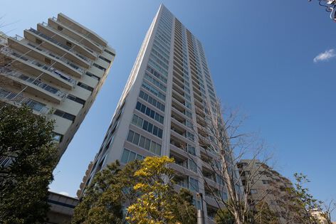 エレガントなパールホワイトの外観は、美しさを長く保つハイドロテクトタイルを使用。 エレガントなパールホワイトの外観は、美しさを長く保つハイドロテクトタイルを使用。