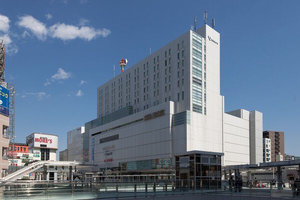 小田急電鉄小田原線「相模大野」駅へ直結。約320m（徒歩4分）。