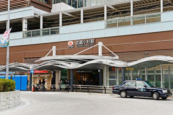 東急東横線「武蔵小杉」駅まで約80m（徒歩1分）。		