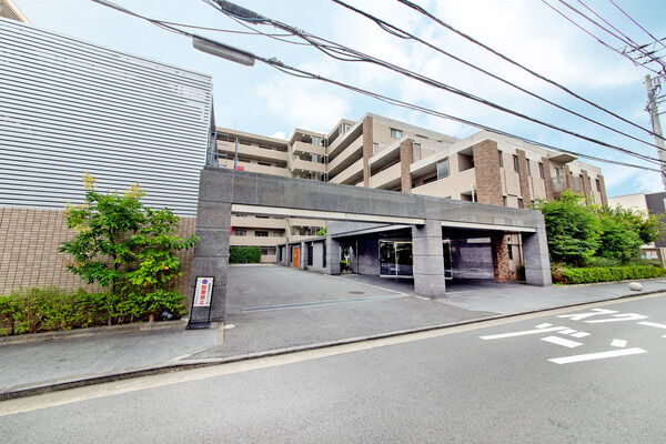 【D’クラディア大倉山】東急東横線「大倉山」駅から平坦徒歩11分。「横浜」駅まで乗車時間10分です。 【D’クラディア大倉山】東急東横線「大倉山」駅から平坦徒歩11分。「横浜」駅まで乗車時間10分です。