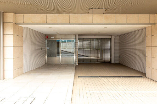 屋内駐車場にはシャターゲートを設置し安心のセキュリティ。