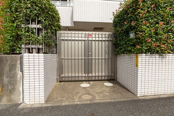 24時間セキュリティシステムを導入。