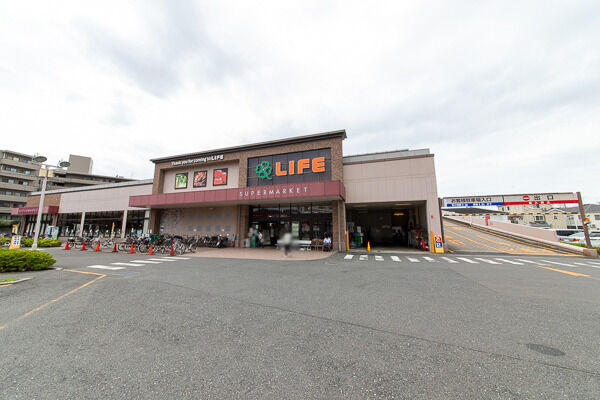 ライフ大倉山店より約400m(徒歩5分)