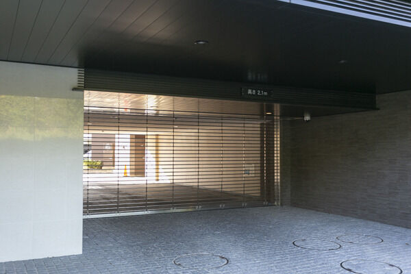 ゆとりある敷地内駐車場。