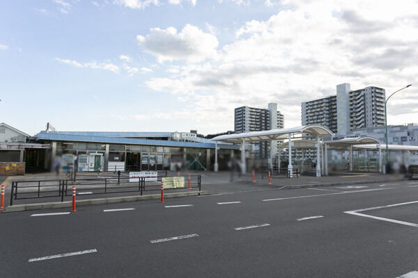 新川崎駅東口交通広場より約850m(徒歩11分)