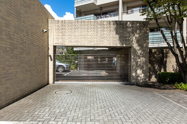 敷地内駐車場。