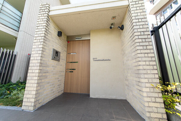 セコムと提携の24時間セキュリティシステムを導入。