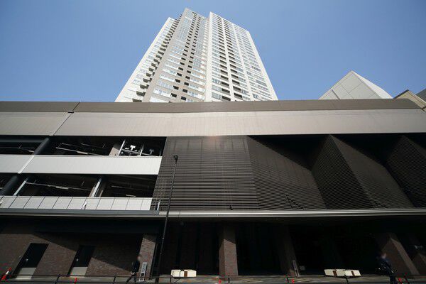 【ロイヤルタワー横濱鶴見】地上31階、総戸数301戸のタワーレジデンス。		