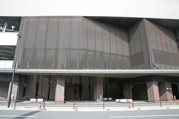 上質なハイ・ソサエティ・ライフを予感させる品格のエントランス。		