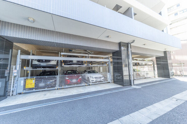 セキュリティ面も安心な機械式駐車場。