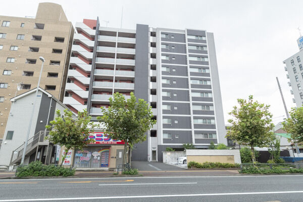 【フローレンスシティ横浜生麦公園】建物1階には各住戸のトランクルームを設置しています。