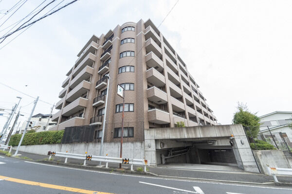 【ネオヒルズ東寺尾北台】JR京浜東北線「鶴見」駅徒歩15分またはバス6分「二本木」停歩2分。
