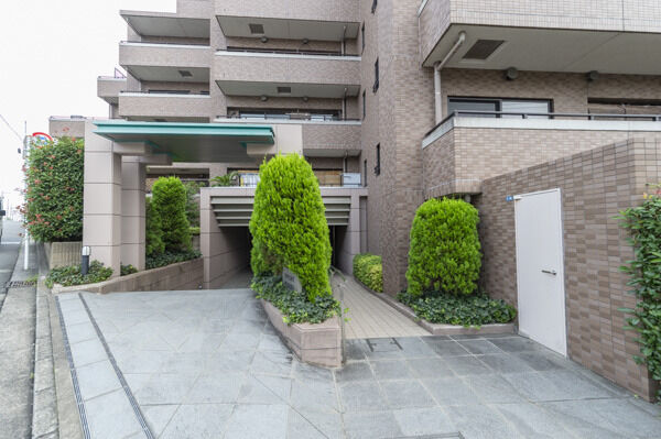 スロープがあり、安心のバリアフリーとなっています。