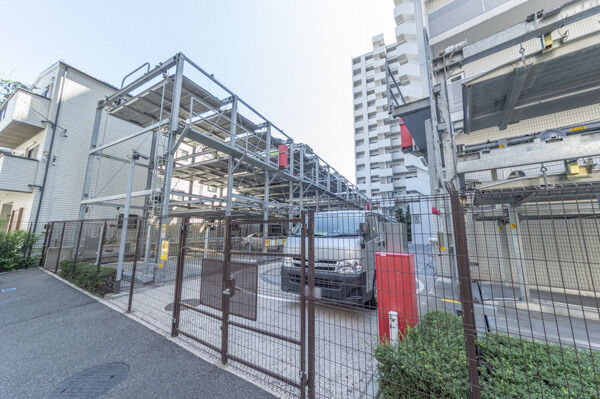 敷地内駐車場有。