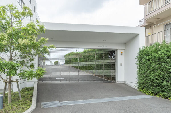 ALSOKの24時間セキュリティシステム採用。多重のセキュリティ体制。