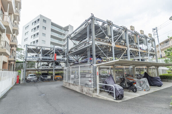 駐車場・バイク置場。