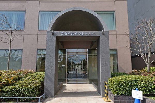 重厚感ある石造りのルーフが印象的なエントランス。		