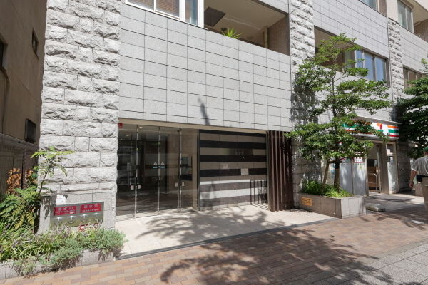 エントランス正面。