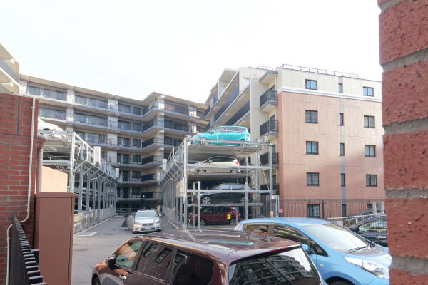 124台分を確保した駐車場。