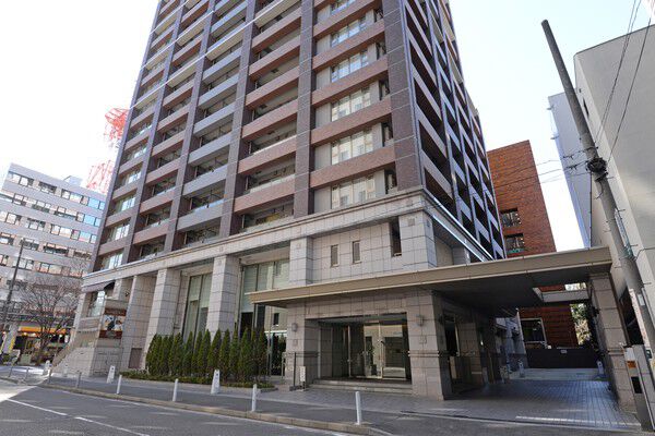 ゆったりとした車寄せがグレード感を高める格調高いエントランス。		