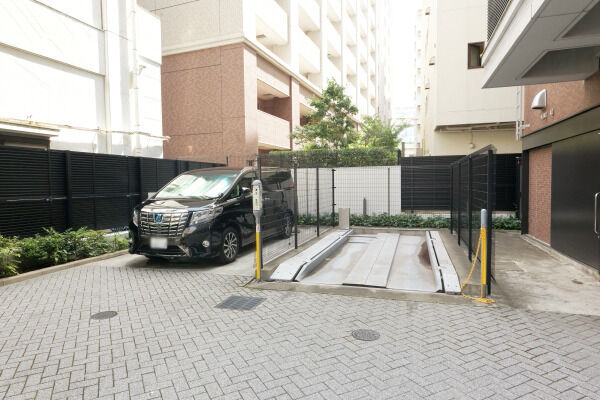敷地内駐車場。