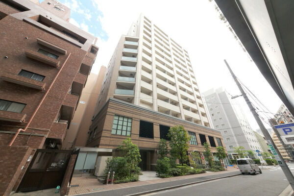 【パークホームズ横濱山下公園】みなとみらい大通りから一本入った穏やかな住環境。