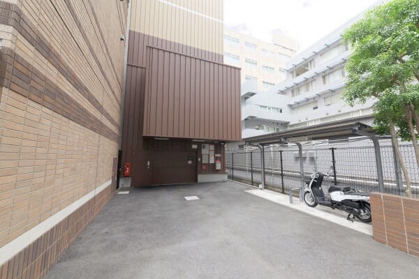 敷地内には機械式駐車場有り。
