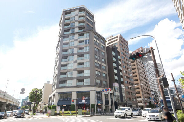 【パークホームズ横濱山下町88番地】山下公園まで約280m、マリンタワーまで約220mです。