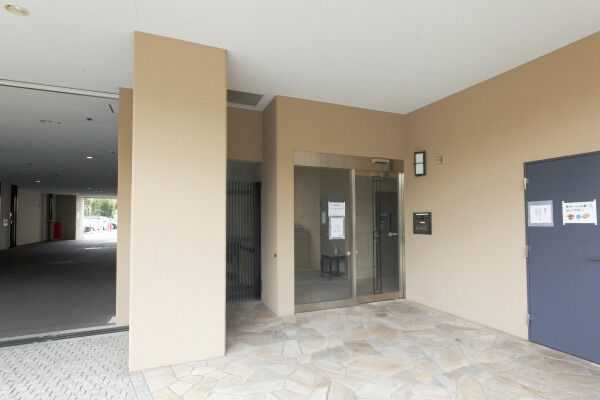 駐車場から館内へ直接出入り可能です。