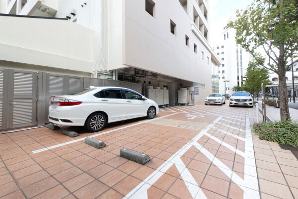 全戸分敷地内駐車場付。