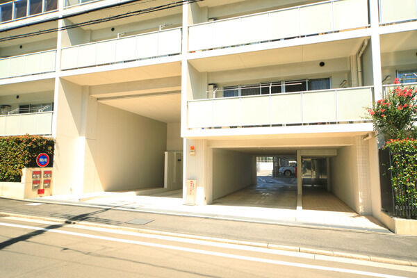 サブエントランスも兼ね備えています。