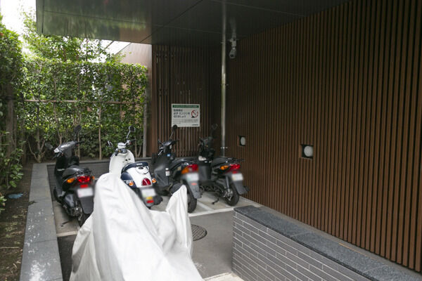 1台1台ゆとりあるスペースの敷地内駐輪場