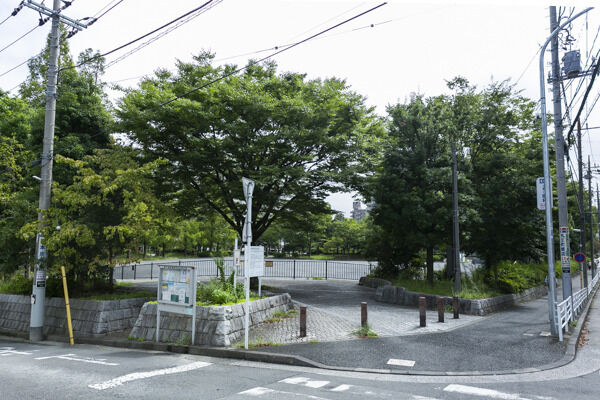 西久保町公園より約250m(徒歩4分) 西久保町公園より約250m(徒歩4分)