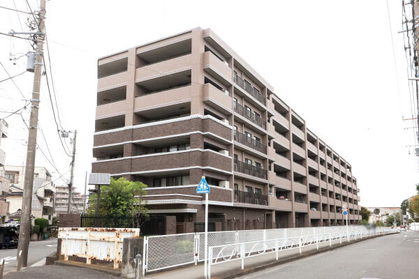 【パークフロンテージ港南台】平成18年9月築。