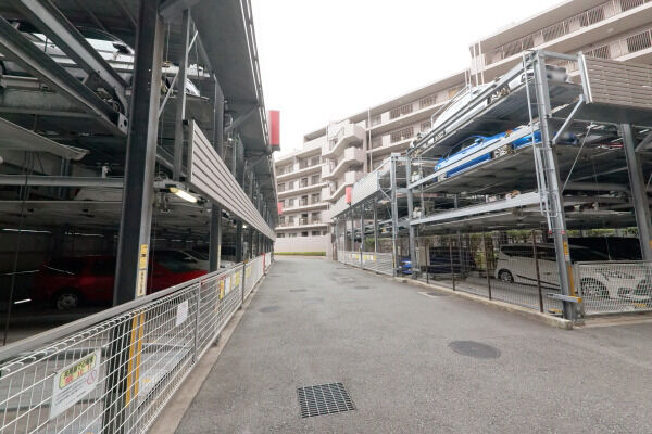 敷地内駐車場は全戸分設置。