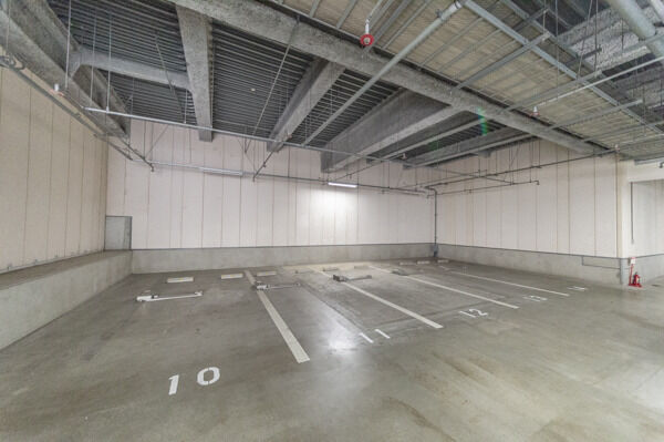 敷地内駐車場は全戸分（376台分）を確保。