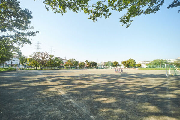 丸山台公園より約1100m(徒歩14分)