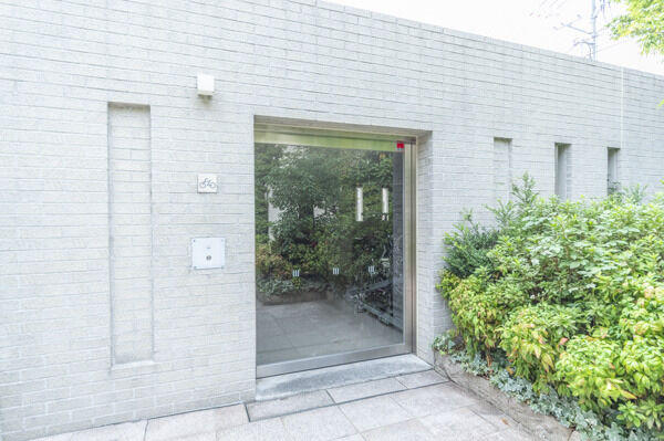 サブエントランスもあり利便性の良い住環境です。