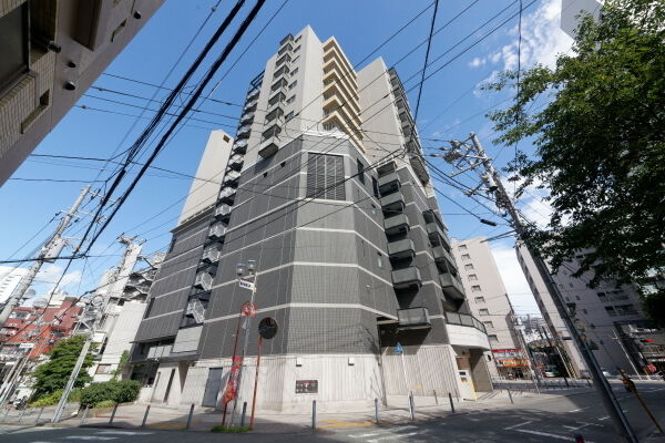 【カスタリア桜木町】平成13年12月竣工。鉄筋コンクリート造13階建。