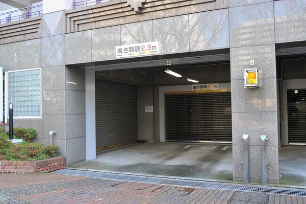 棟内に駐車場スペ－スを確保し、都会のカーライフを応援。		