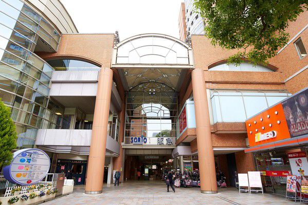 「ソリオ宝塚」は宝塚駅前に。約830m(徒歩11分)。	 「ソリオ宝塚」は宝塚駅前に。約830m(徒歩11分)。