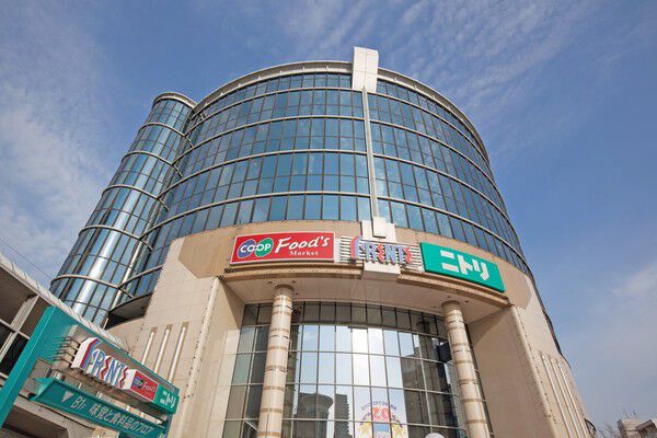 駅前の商業施設「フレンテ西宮」まで約350m（徒歩5分）。		