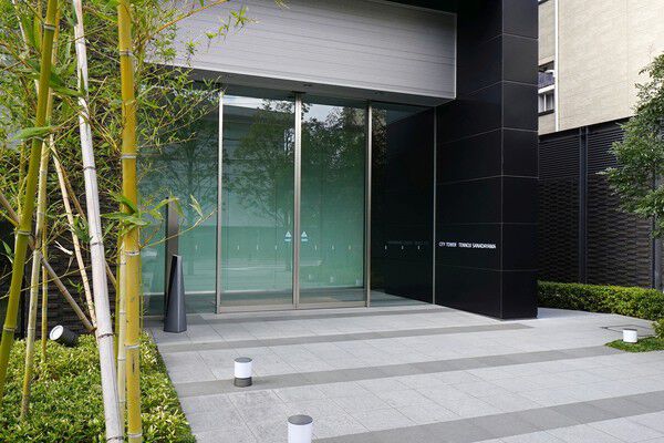 和洋を巧みにミックスしたエントランスです。		