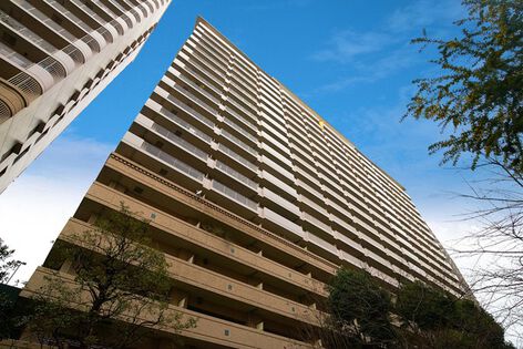 20階建て総戸数279戸。海に向かってはばたくカモメがモチーフにされています。		
