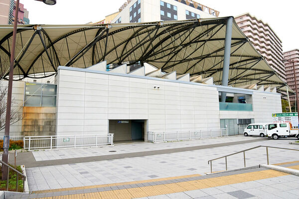 最寄り駅の桜島線「ユニバーサル」駅からは、約240m(徒歩3分)。 最寄り駅の桜島線「ユニバーサル」駅からは、約240m(徒歩3分)。