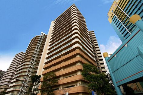 物件隣りの「リバーモール」には食料品・医療・教育施設が整い、直通の通路も配備。