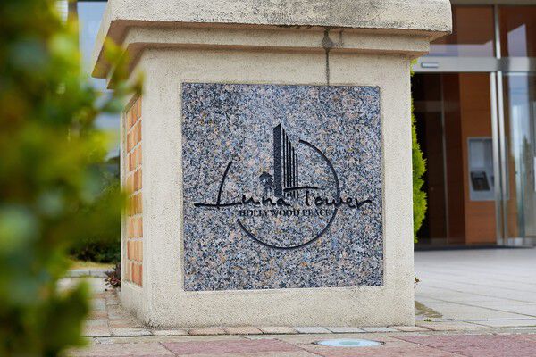 屋上には庭園が設けられ暮らす方すべてに優越の眺望生活をお届けします。