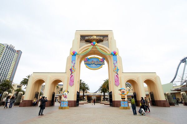 「ユニバーサル・スタジオ・ジャパン」は、約700m（徒歩9分）。